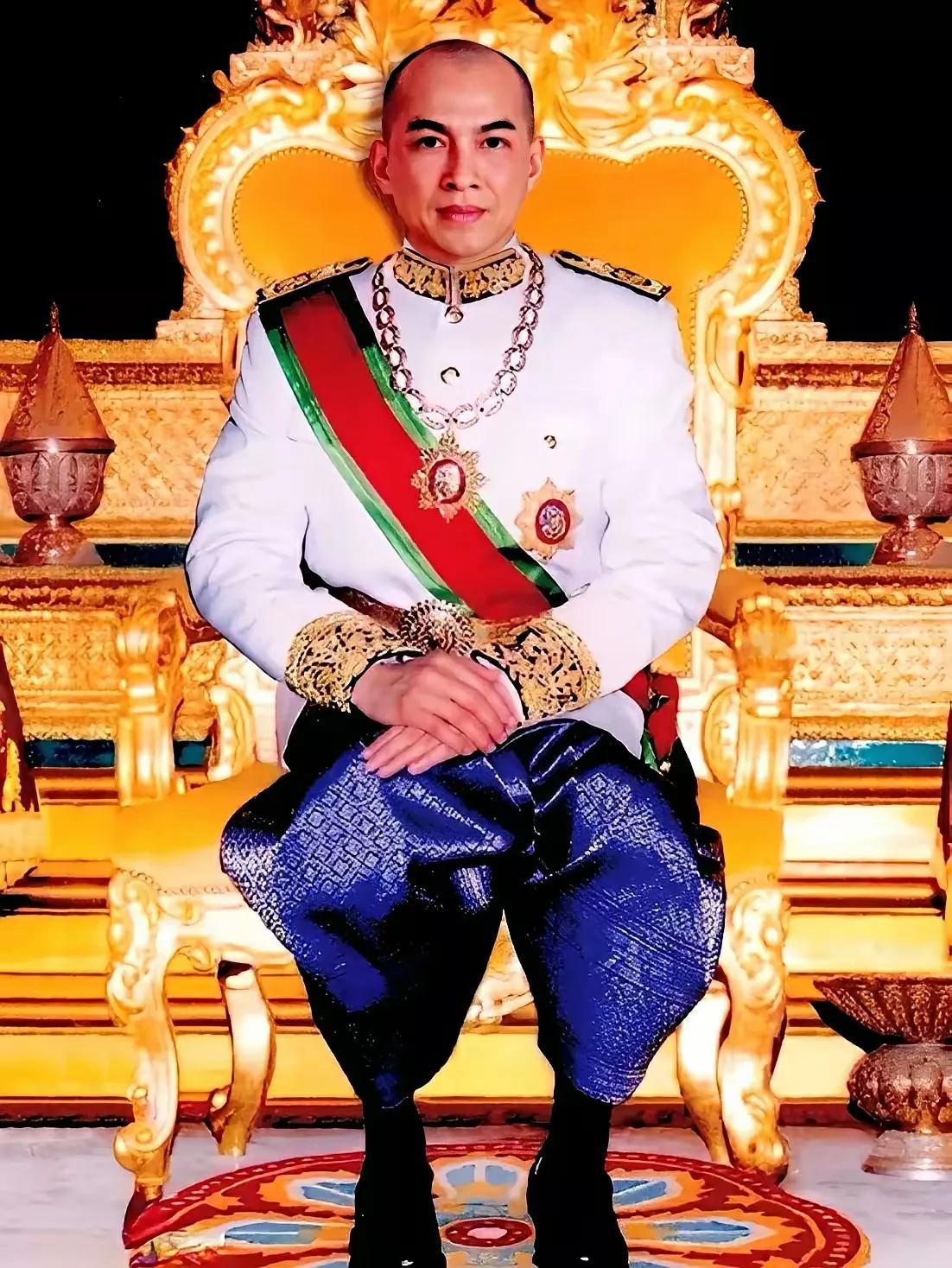 看看柬埔寨的西哈莫尼国王长得多好，这就是传说中所说的帝王之相。天庭饱满，地阁方圆