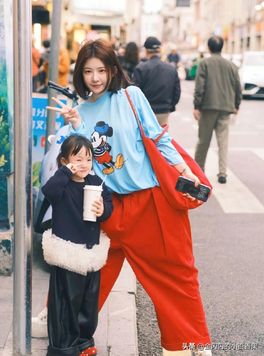 闪闪小话痨上线！黄一鸣句句有回应 ，不得不说可能做女朋友不合格，黄一鸣做妈妈简直