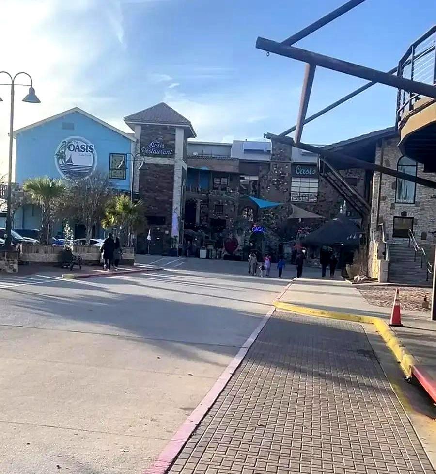 路人撞见汪涵一家三口逛长沙商场 没助理没排场 全程低调到离谱
 
小沐沐快到杨乐