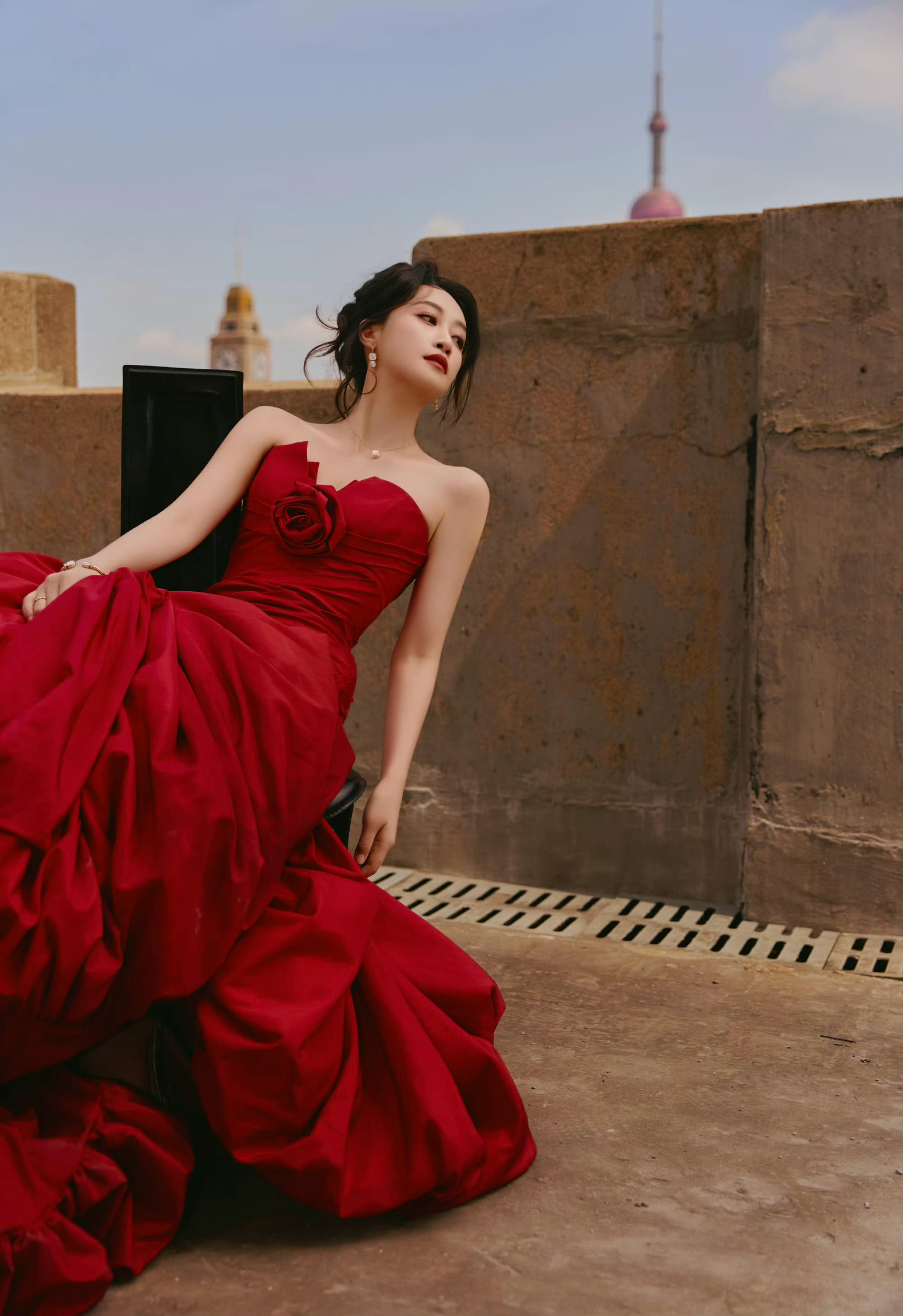 蓝盈莹  in Lafine 2026春夏红色玫瑰鱼尾礼服 