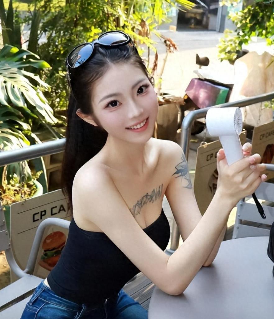 21岁，本该是人生刚刚展开的年纪，广西女孩燕燕却永远停在了这里。她走后，朋友翻看
