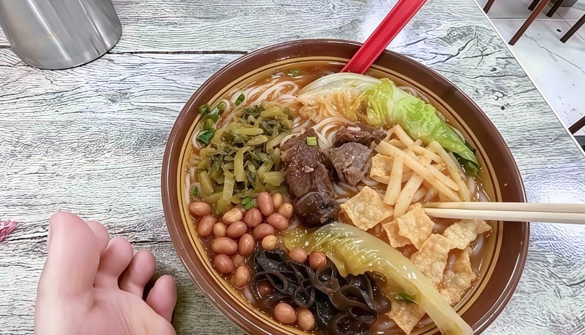 吃个螺蛳粉 