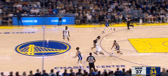 波杰姆斯基在篮下区域的投篮表现为25投21中，且在阵地战进攻中通过突破后的出手1