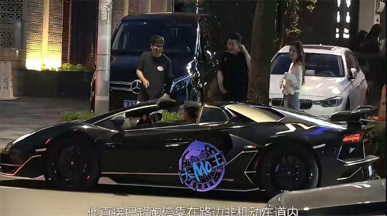 黄子韬被罚不到24小时，徐艺洋被曝在美国生娃，难堪的事情发生 