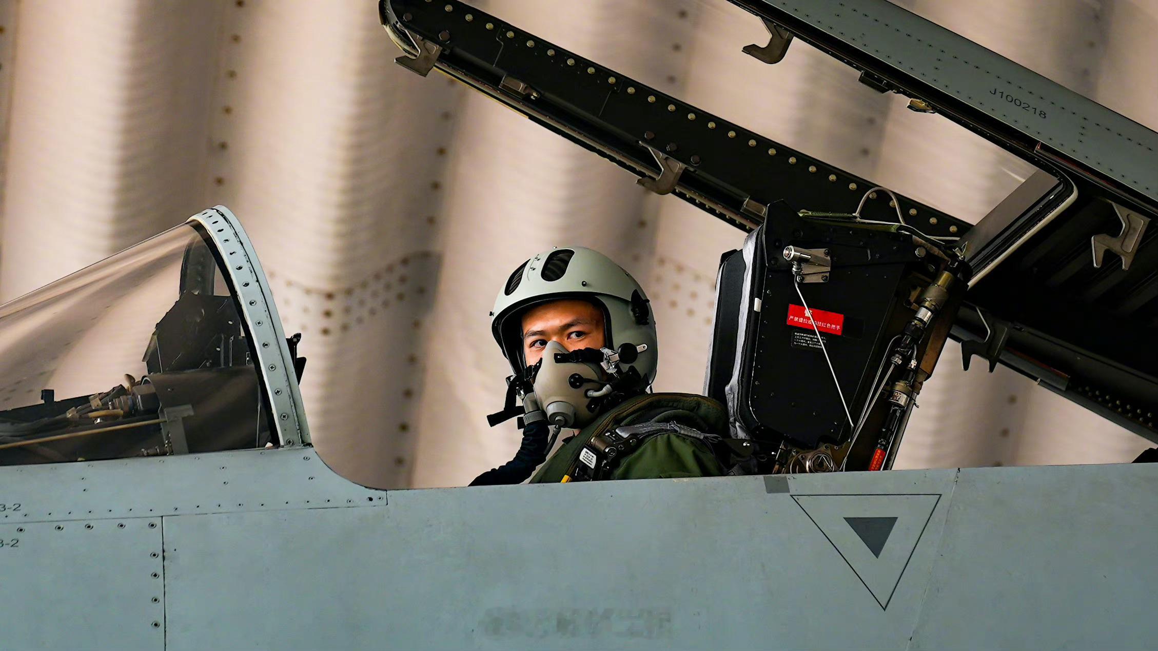 南部的歼-10  J100218号机  第二批次歼-10 ​​​