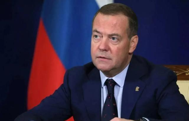 一旦战争打响，中国面临的第一波攻击，可能不是导弹，而是冻结3万亿外汇、切断SWI