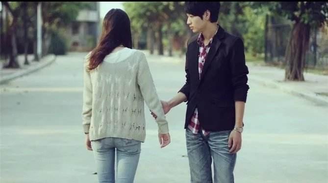 对联邀对。
上联：人情似纸张张薄，谁人可破；
下联：？？？？？