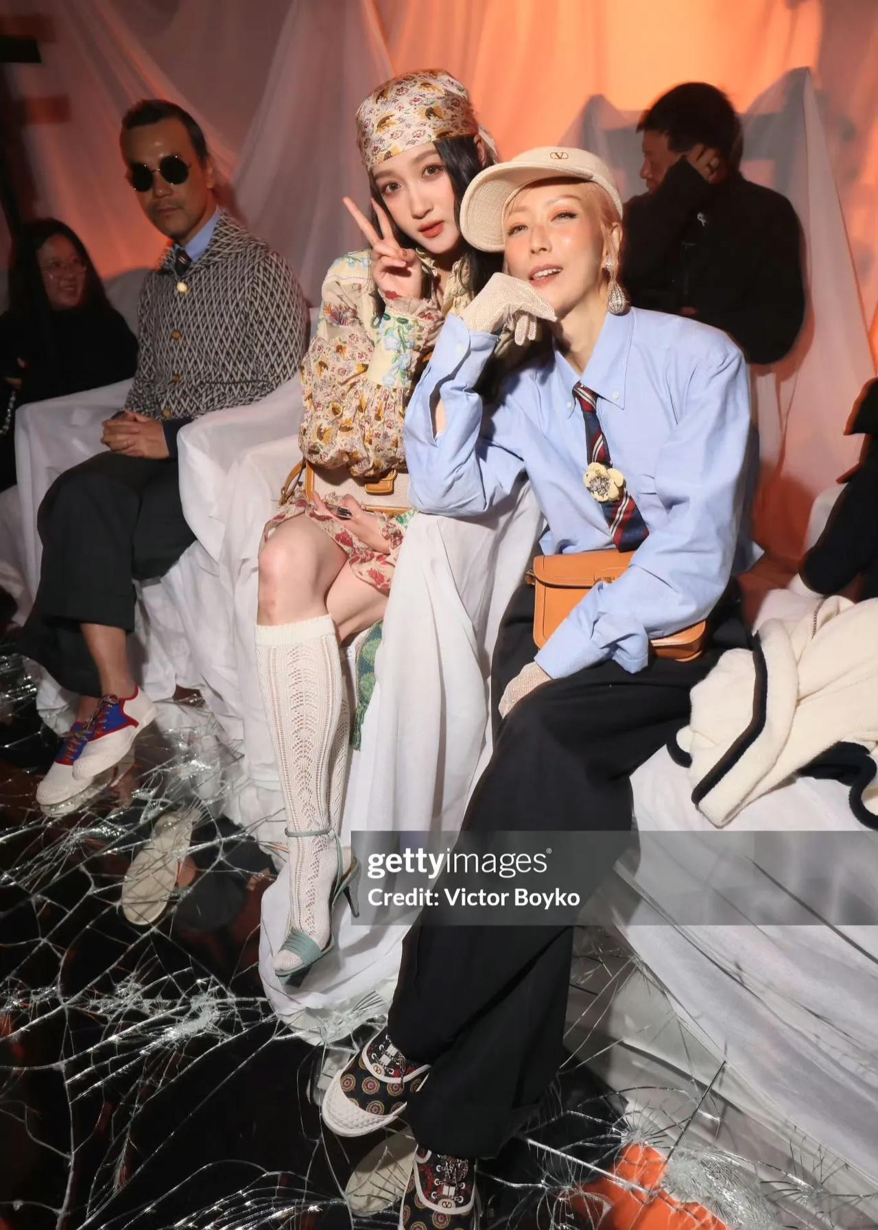 关晓彤和郑秀文的合影来了，好美都，就是郑秀文还是那么瘦，但是依然很美。#关晓彤太