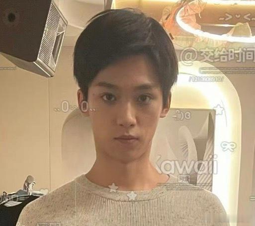 我靠…..郑朋是不是天天熬夜啊 黑眼圈如此之重 