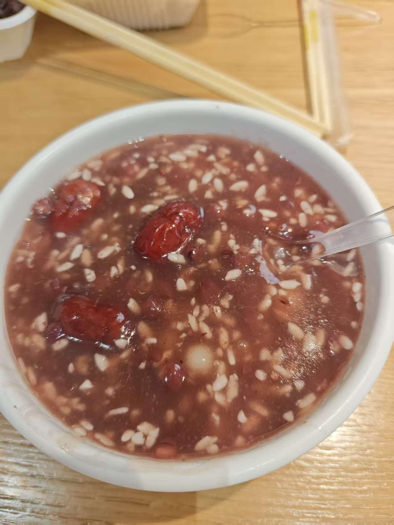 南京的一种小吃让我对喝粥又有了重新的认识，没有想到，天下竟还有这么好喝的粥，软糯