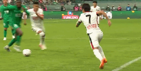 北京国安vs成都蓉城 胡荷韬黄牌引争议，关键位置犯规埋隐患在北京国安与成都蓉城的