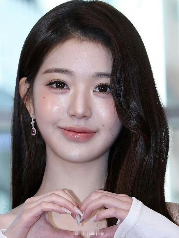 突然发现也不是接受不了水光肌。。。 