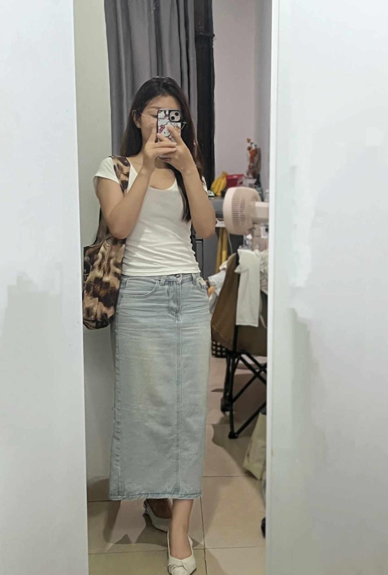 今天穿什么
简简单单就很舒服
ootd 打工人穿搭
