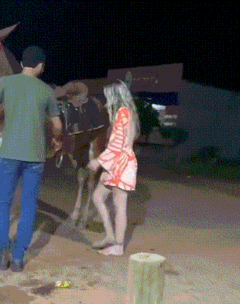 普通人如何应对危机？很遗憾，普通人应对不了危机。普通人只能随波逐流。你应该这么问