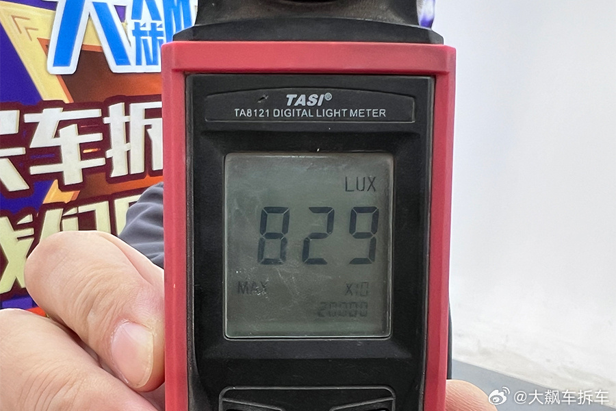 这小车还真挺好开！蔚来萤火虫为单电机后驱微型代步车，105kW/200N・m，零