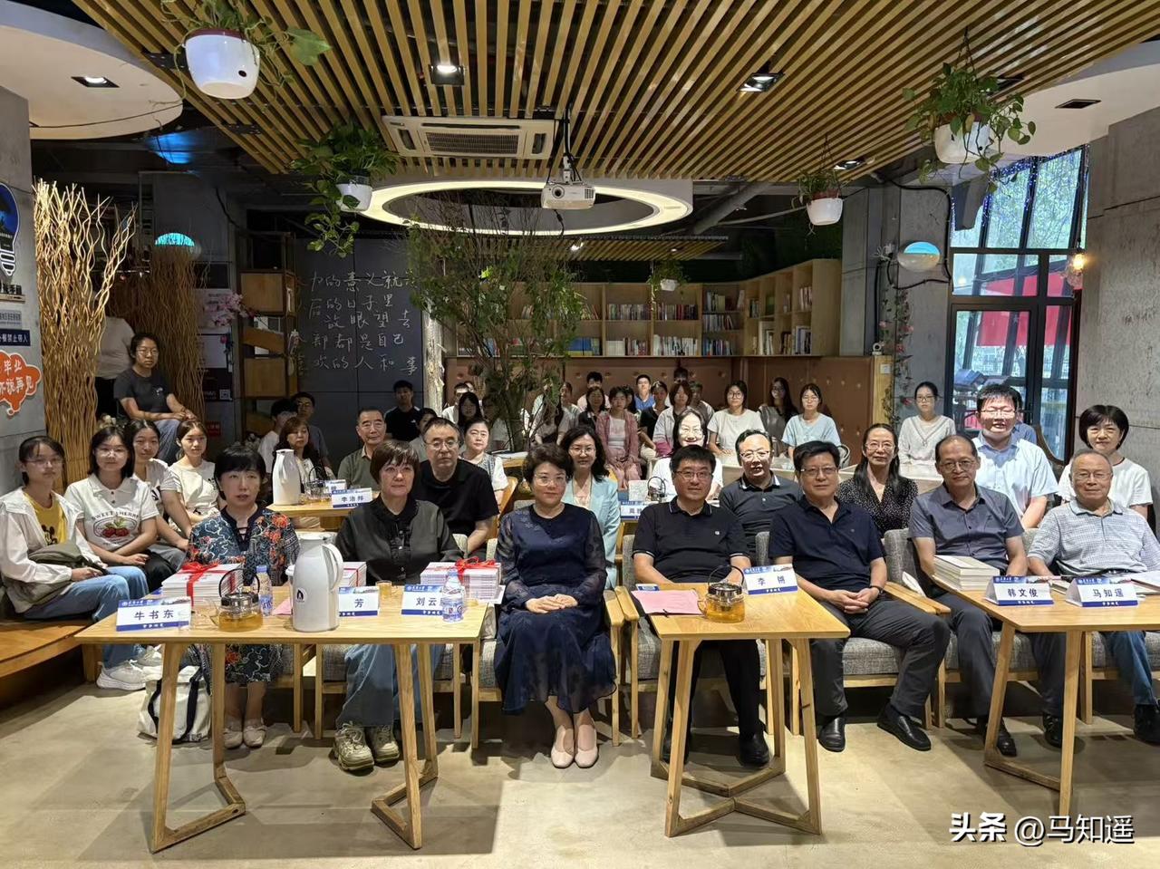 传承人口述史研究丛书130余万字，近二百张图片，为近五十位传承人树碑立传。让遮蔽