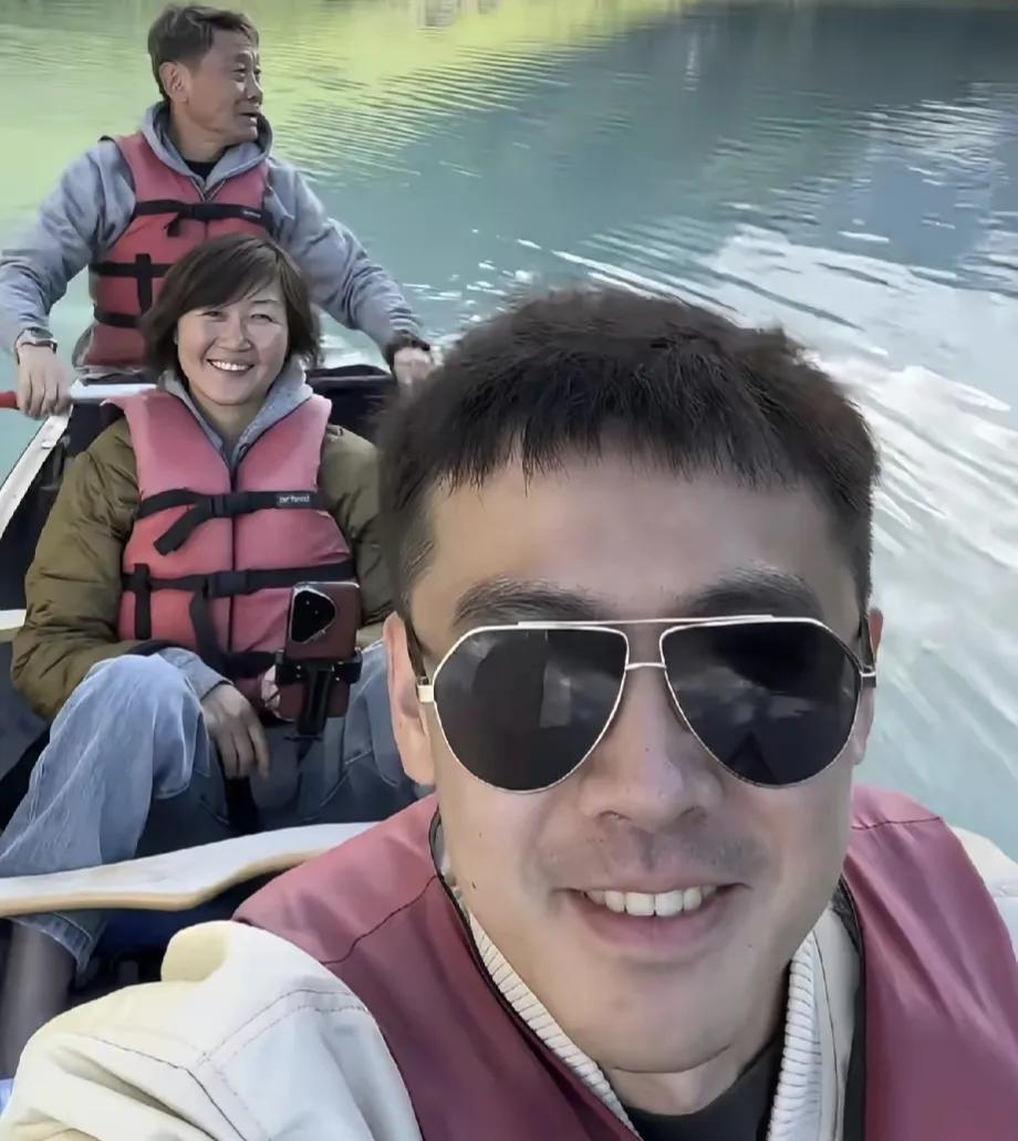 明星前男友高峰，带现任妻子范春玲到加拿大路易斯湖旅游紧紧守护
明星前男友高峰，最