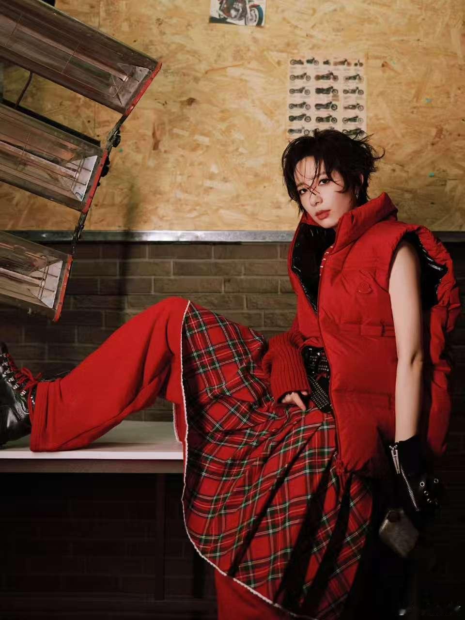 李斯丹妮又杀回湖南卫视了 凭借无与伦比的实力和风格，她总能在舞台上引领潮流。这次