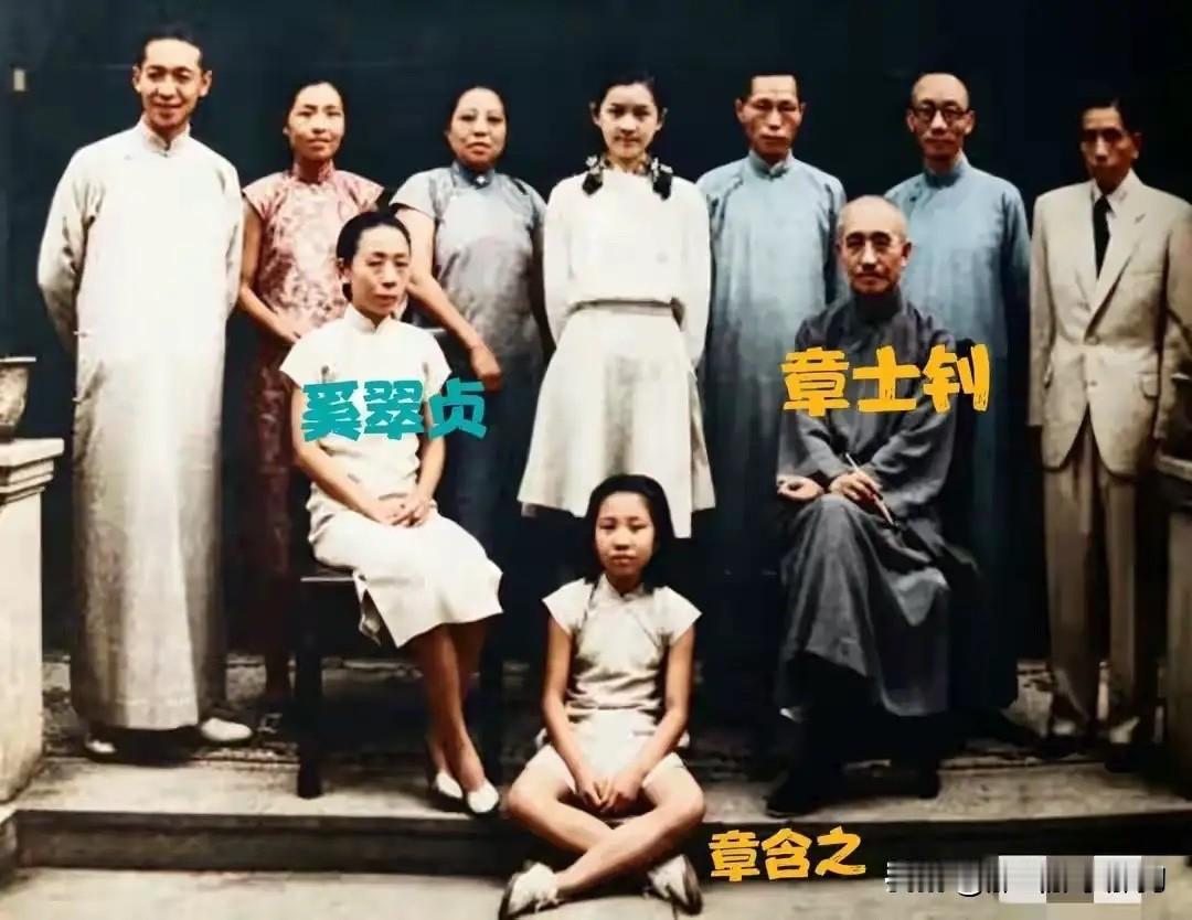 洪晃调侃外婆奚夫人说，外婆年轻的时候，整日和一群吃青春饭的摩登女郎混在一起，每天