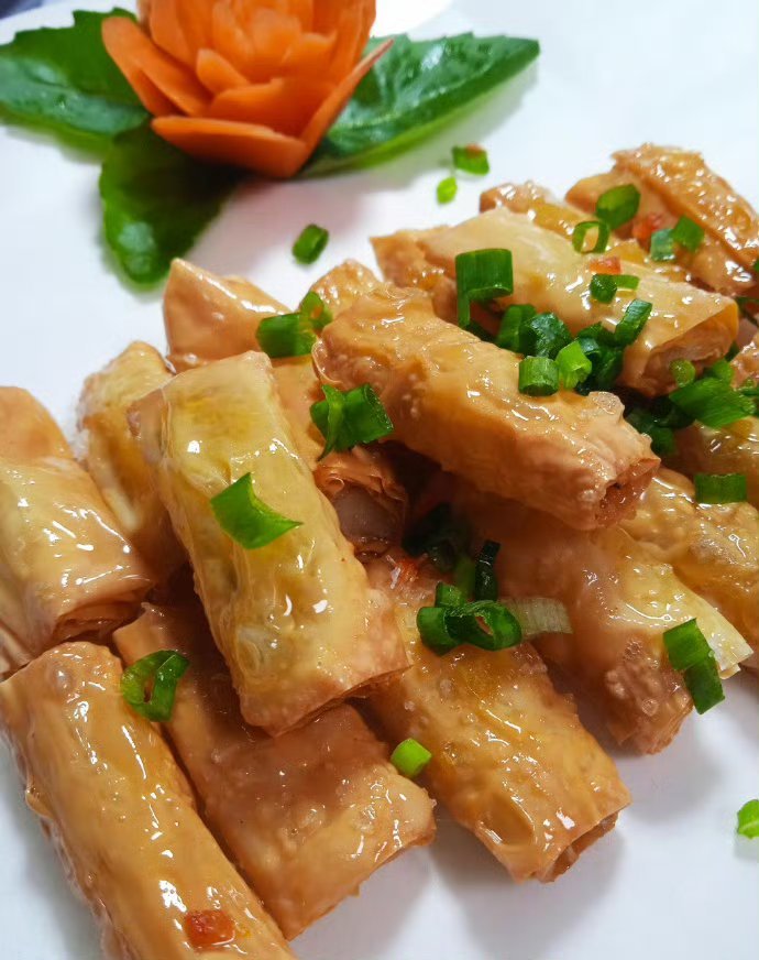宁波人过年必吃的美味 [馋嘴]】雪菜大汤黄鱼[馋嘴]红膏炝蟹[色]葱油海瓜子[挤