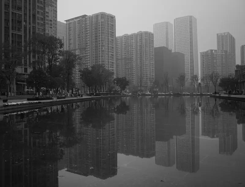 河南人在成都的第一年，成都的冬天不像北方那么冷，第一年也没有下雪。但是成都的冬天