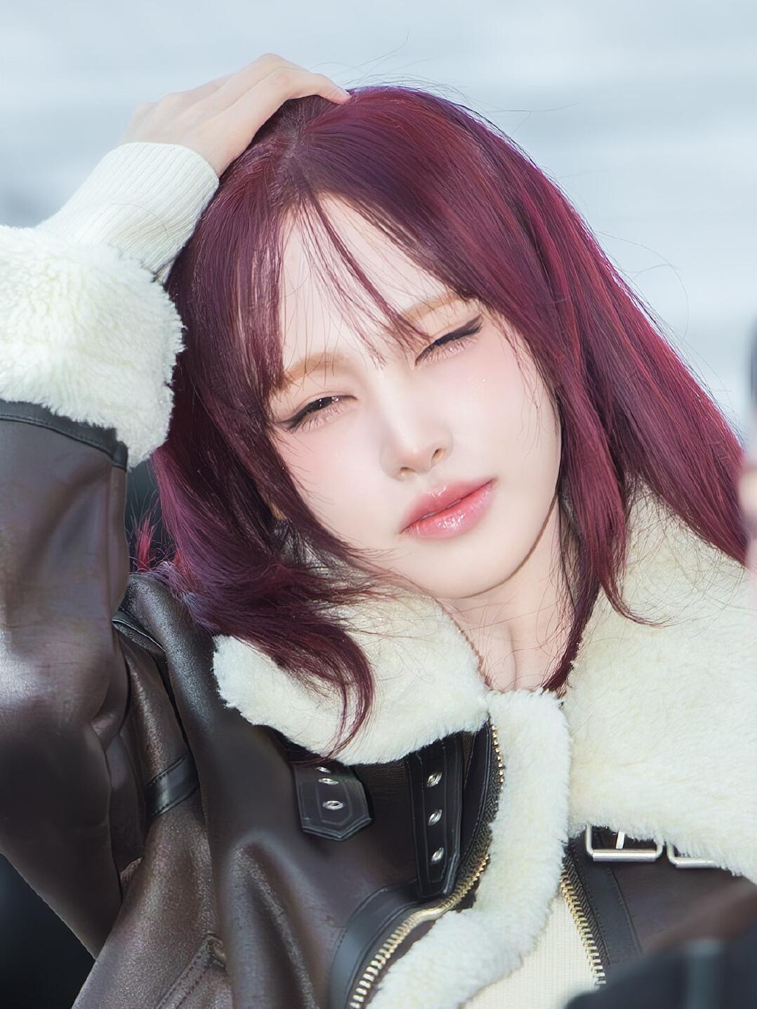 我想象中上班路上睡眼惺忪就是Liz这样 