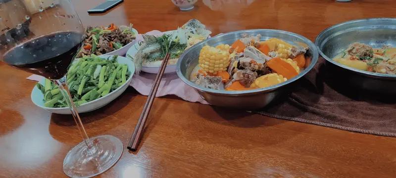一日三餐中最该少吃的是晚餐。早餐是能量的“启动键”，开启活力一天；午餐是精力的“