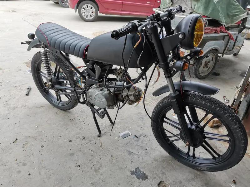 35岁被裁员后，我靠二手摩托改造，半年赚回以前一年工资
 
35岁那年，我被裁员