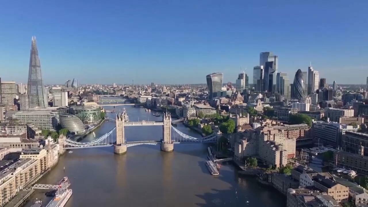 为英国的举措点赞！！！

当地时间25号，英国政府为了保护13到17岁的青少年健