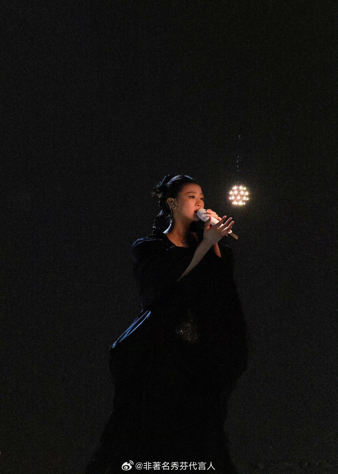 单依纯妆造舞台整体完成度很高分 ​​​