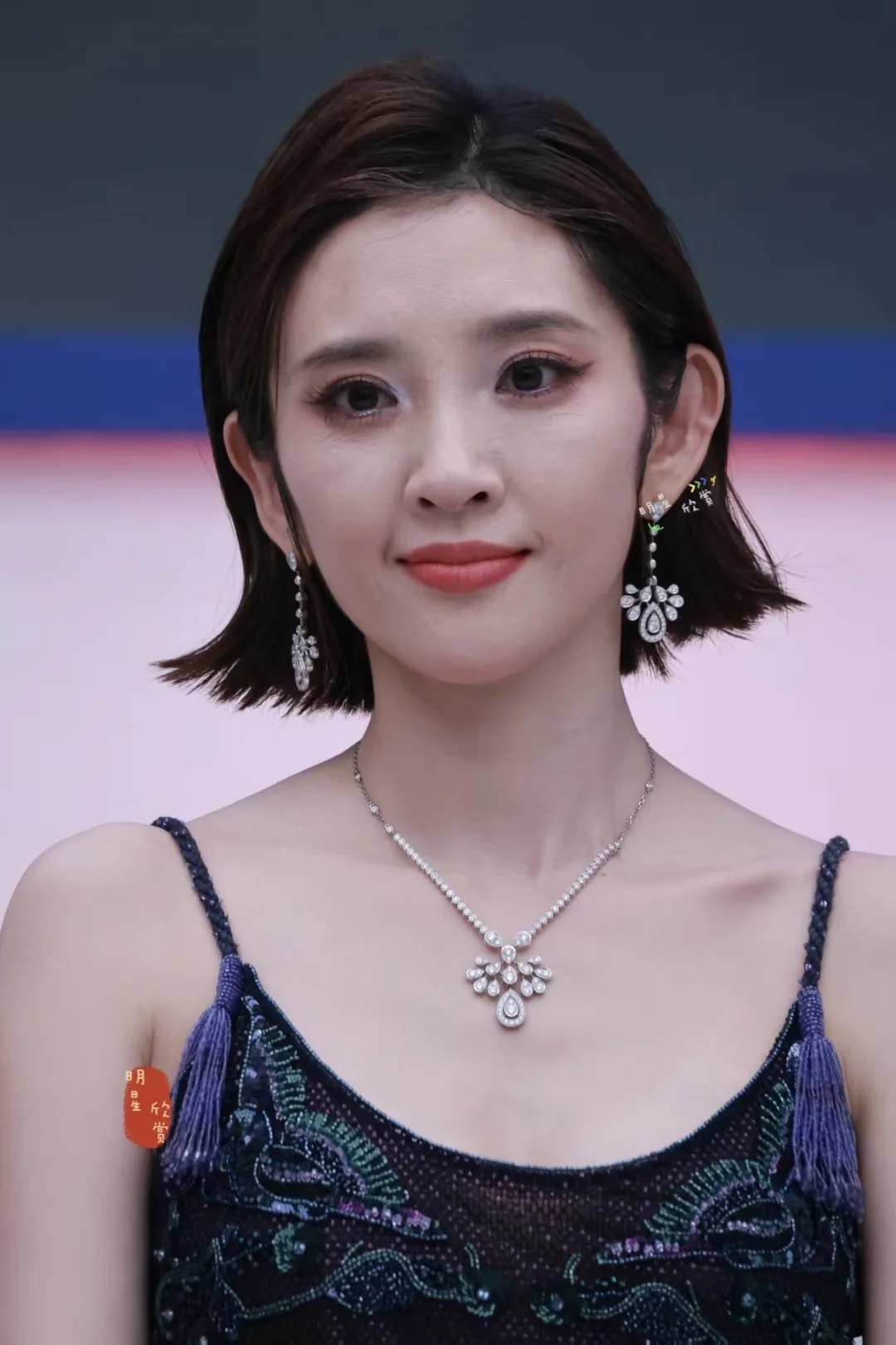 唐艺昕成团夜群访，乘风向上的姐姐