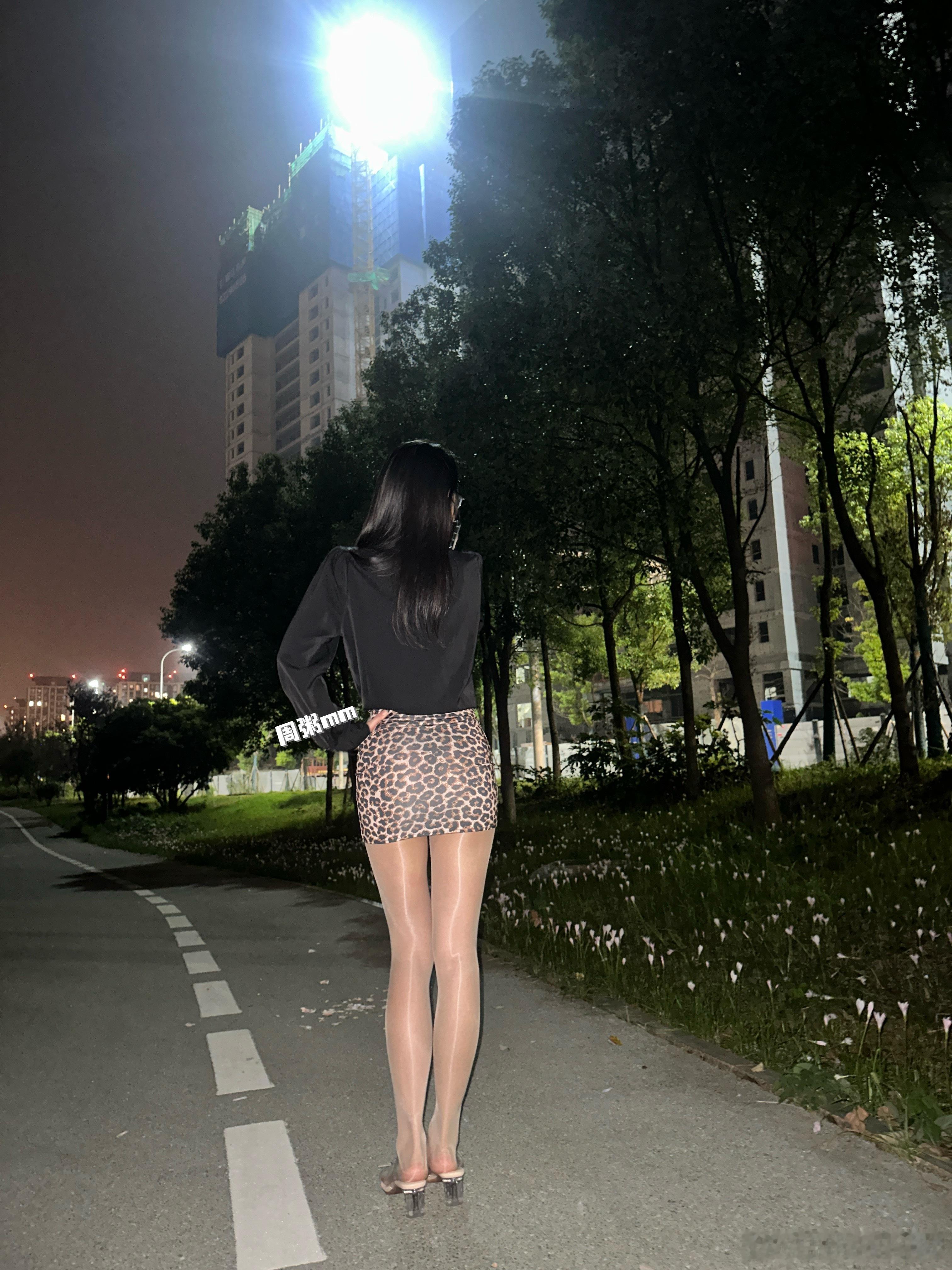 晚上不睡觉干嘛 