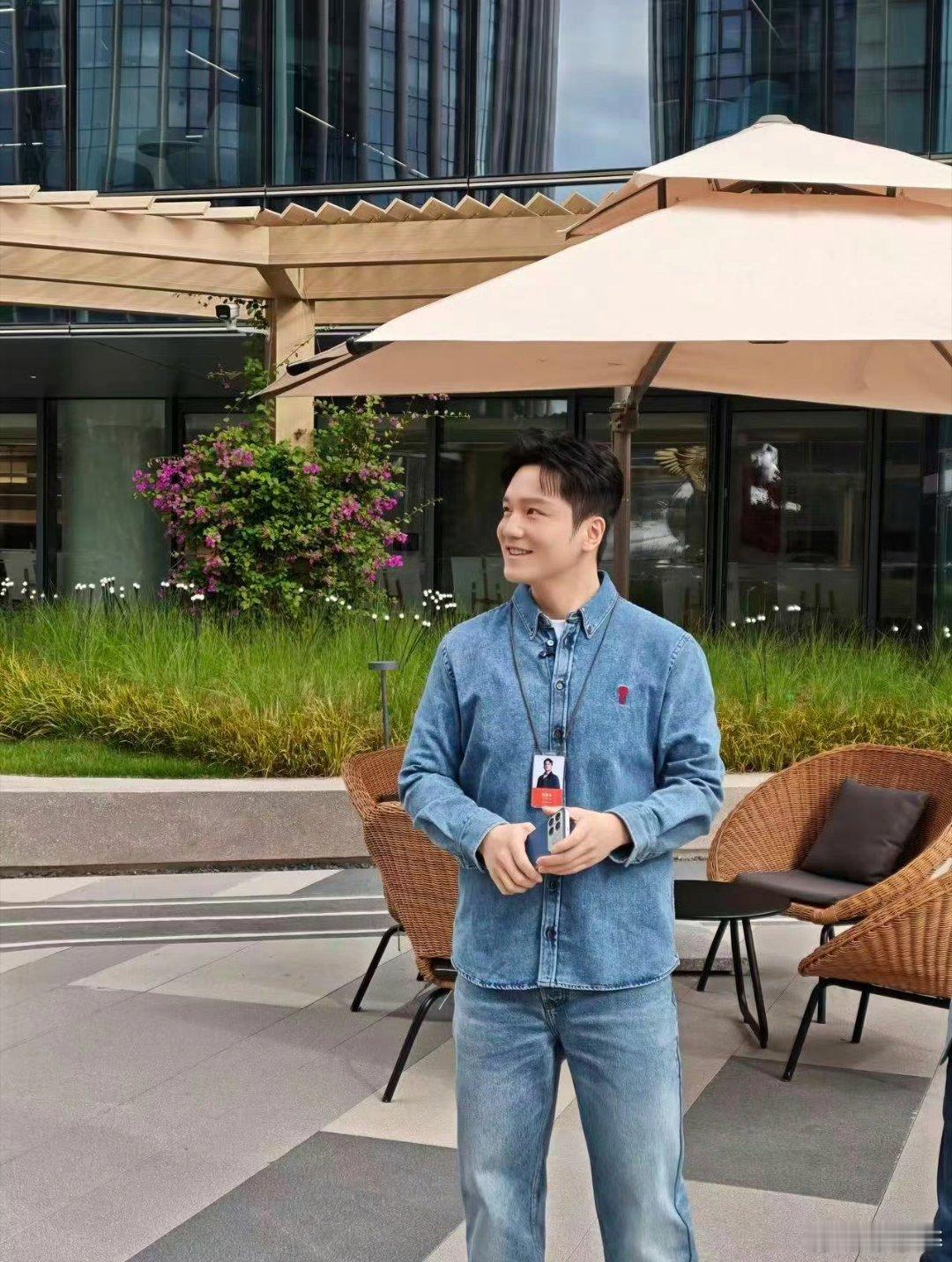 樊振东化身小米店长，见证这机型冠军销量！即便产品变阵，它依旧热销，成功升档获高度