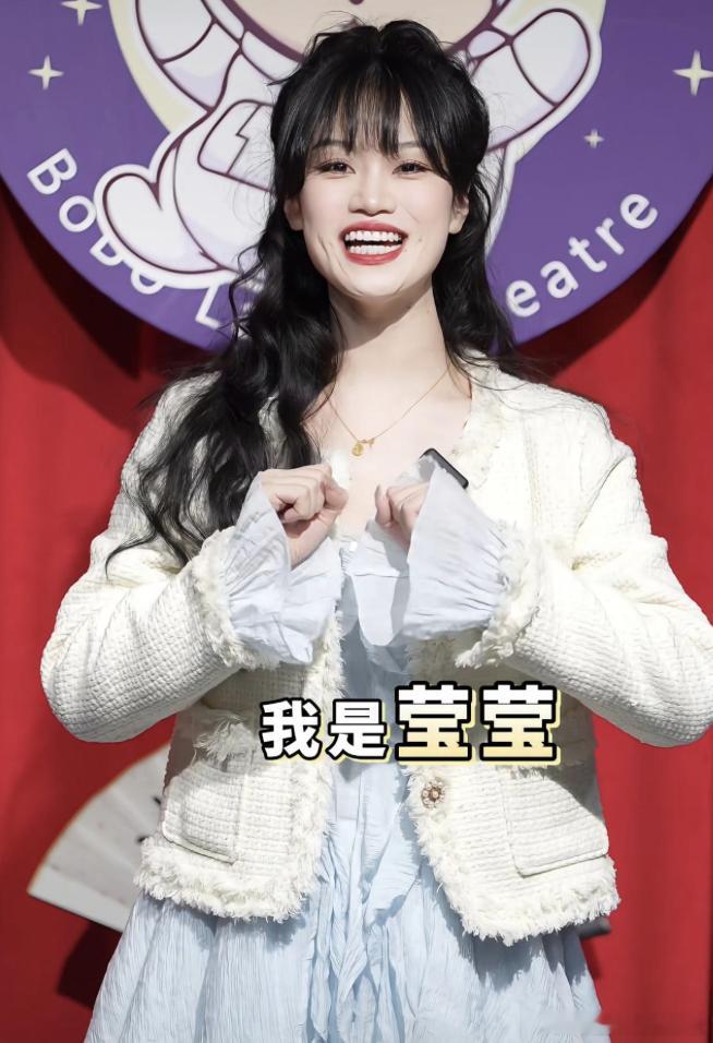 摸腿事件脱口秀女演员一年还没走出来 脱口秀女演员莹莹在台上被男观众摸腿这事，过去