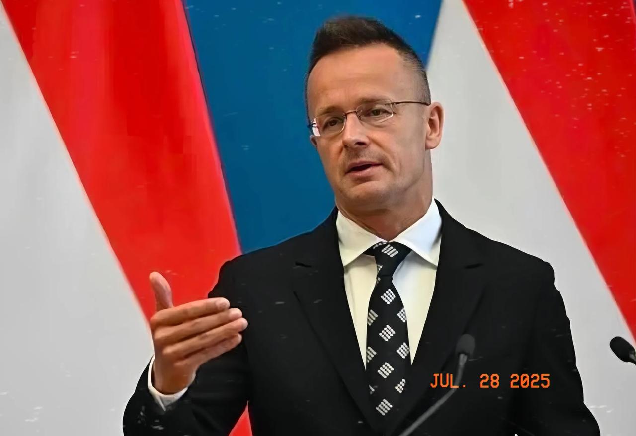 彻底决裂了。

匈牙利外交部长西雅尔多直言，我们现在与乌克兰的关系非常差，这与战