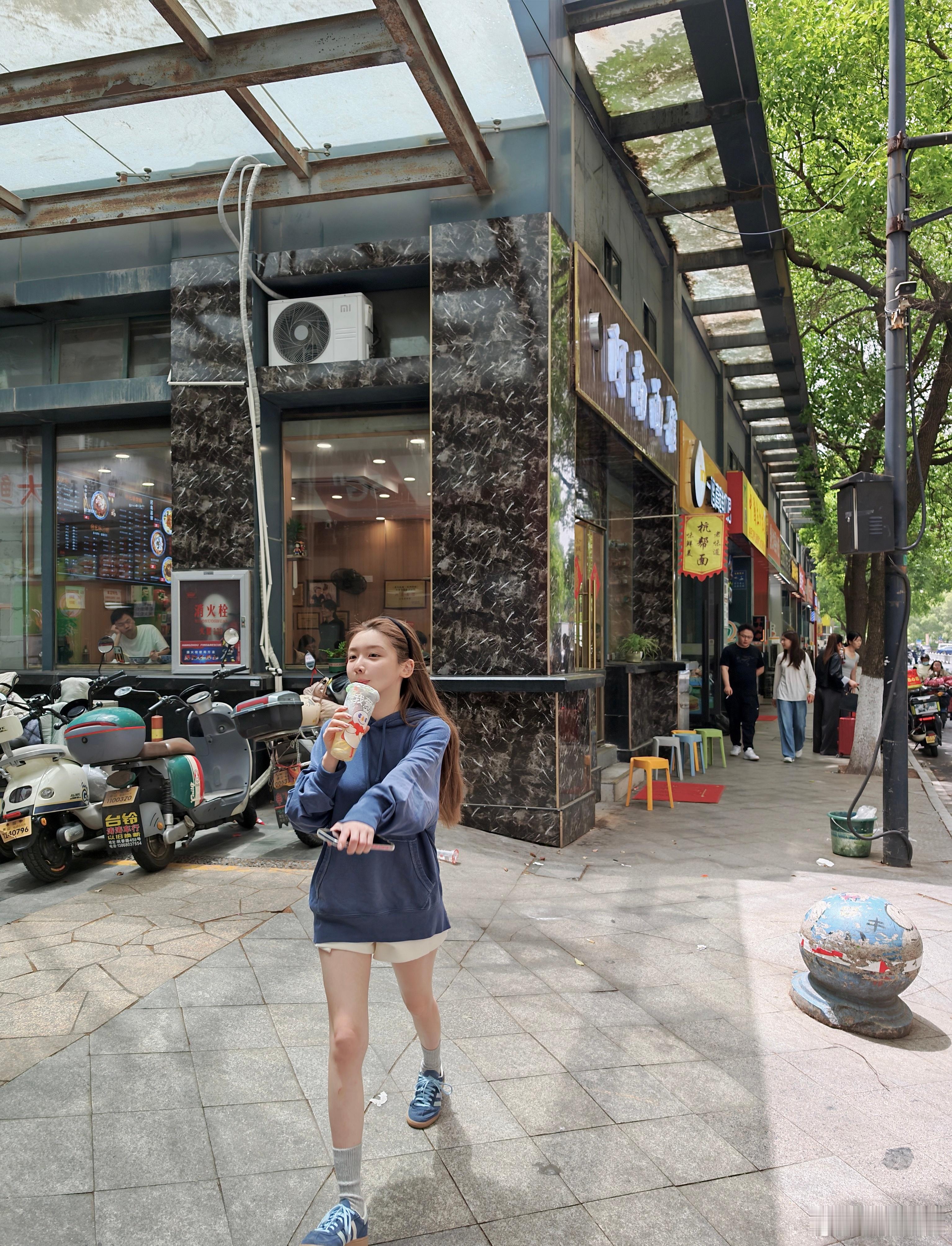 白天还在压马路 晚上就急性肠胃炎吐到碱中毒坐轮椅挂盐水….我的一天 也太多姿多彩