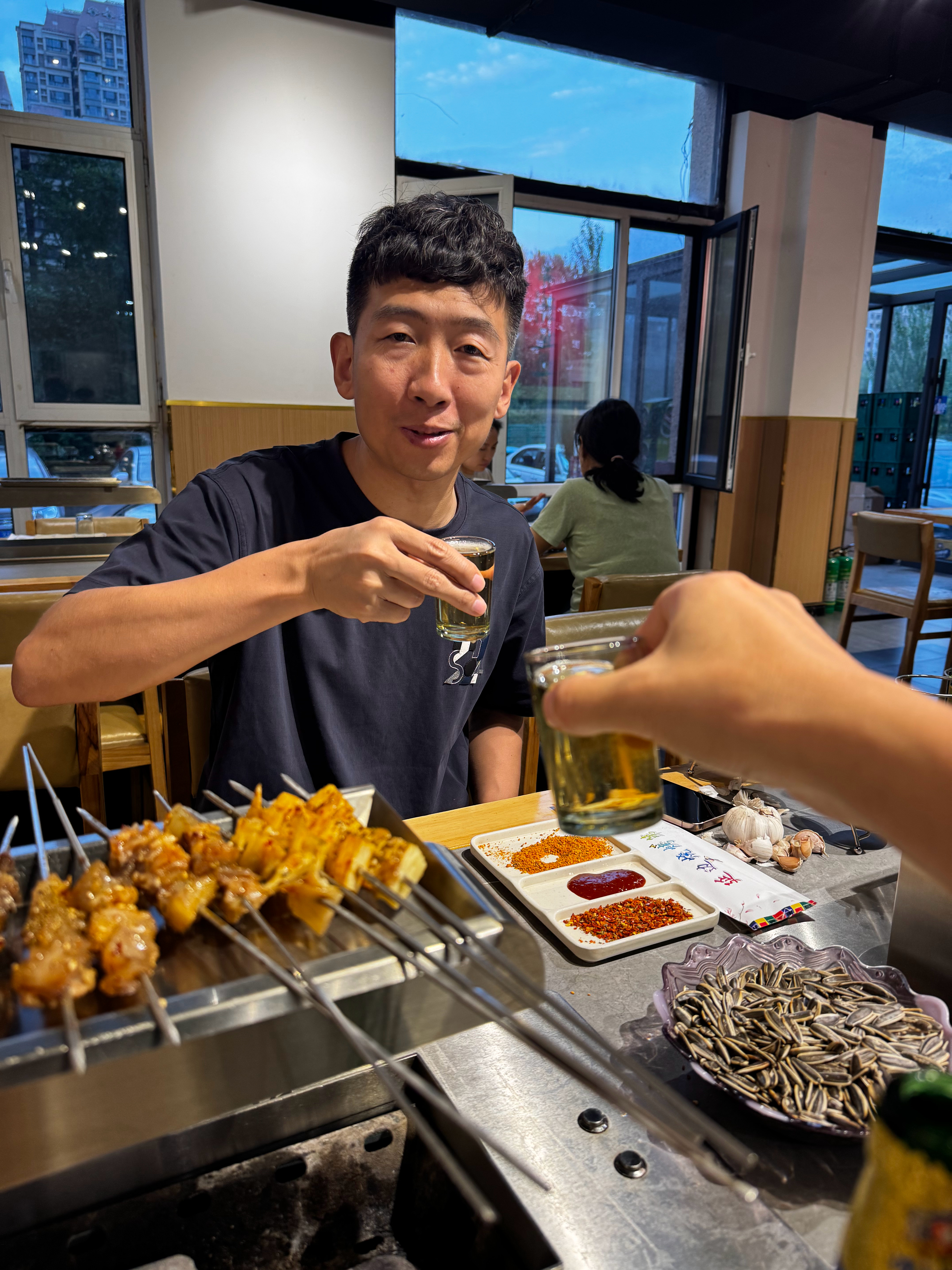 吃上了，喝上了[干杯][干杯][干杯] ​​​