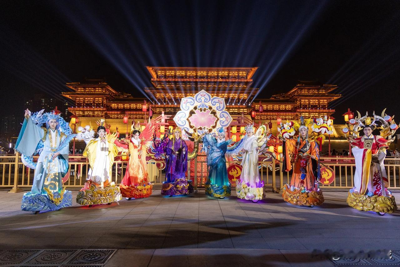 夜游盛宴全新开启！】“神都幻夜”通过神都入夜礼、幻夜大巡游、蹦迪大会、国风演艺、