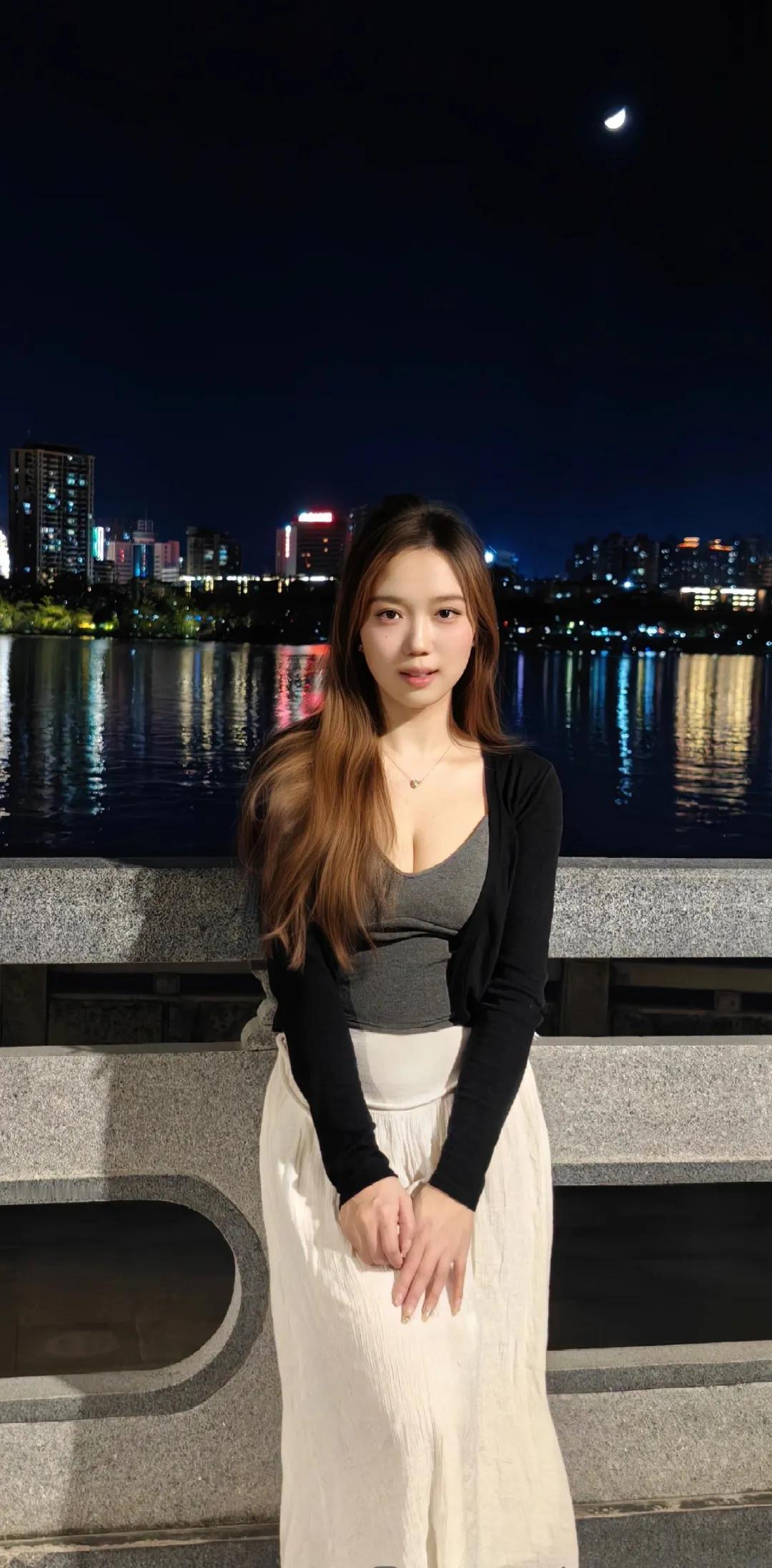 #记录秋日精彩瞬间#秋天夜晚的天空很美，但是佳人才最美
