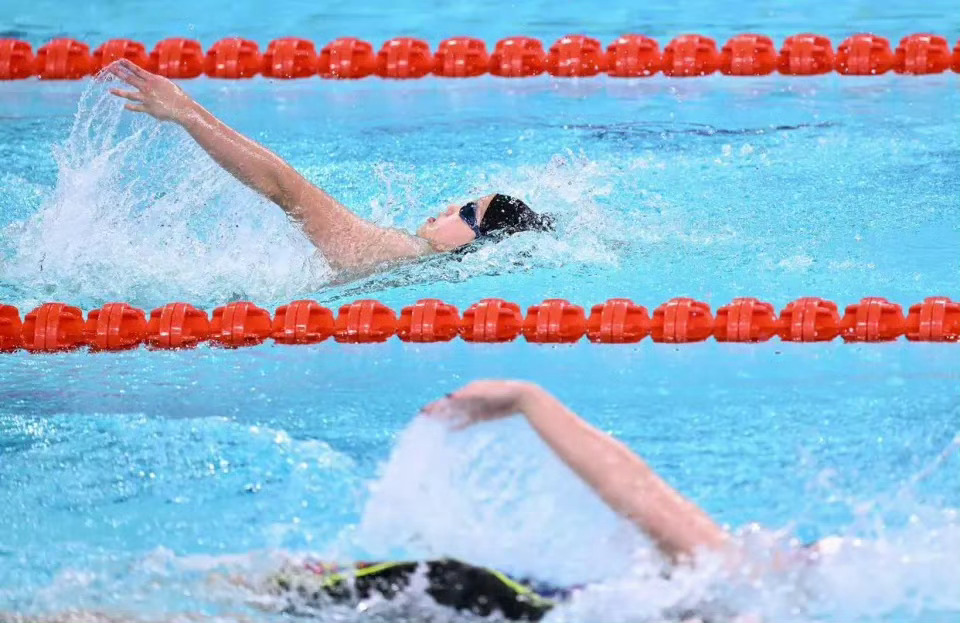 哇塞13岁啊！就可以打破纪录，后生可畏！小姑娘从落后追到反超，这波少年强太燃，未