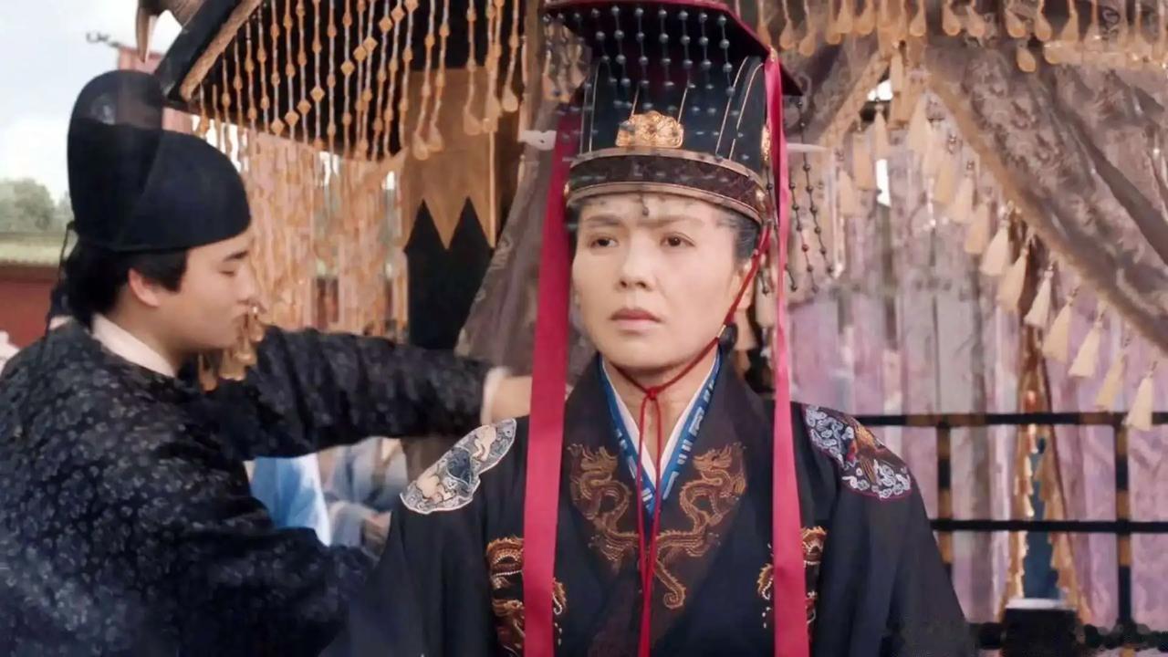 尼姑侍浴生千古明君，仁宗身世揭秘。

一个削发为尼的落魄女子，被皇后一眼相中带回