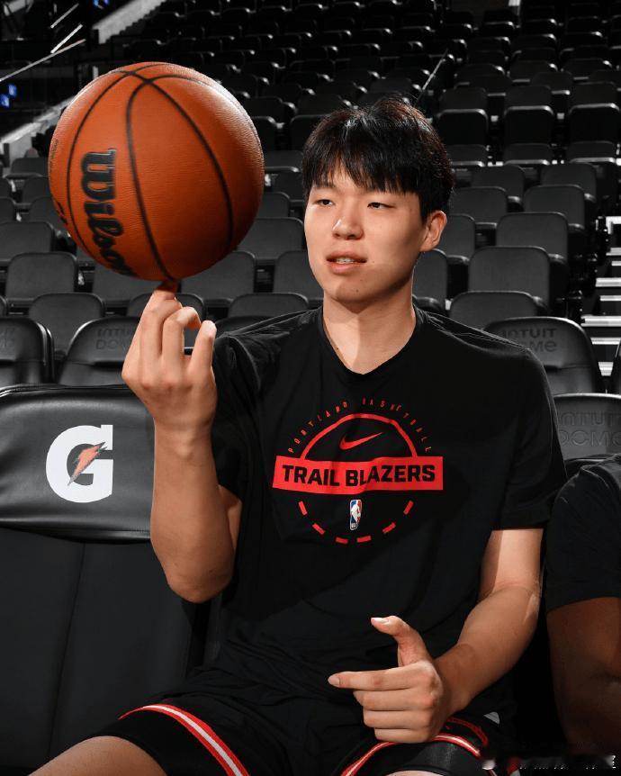 10月27日NBA常规赛，快船114 - 107战胜开拓者。这场比赛看点十足，开