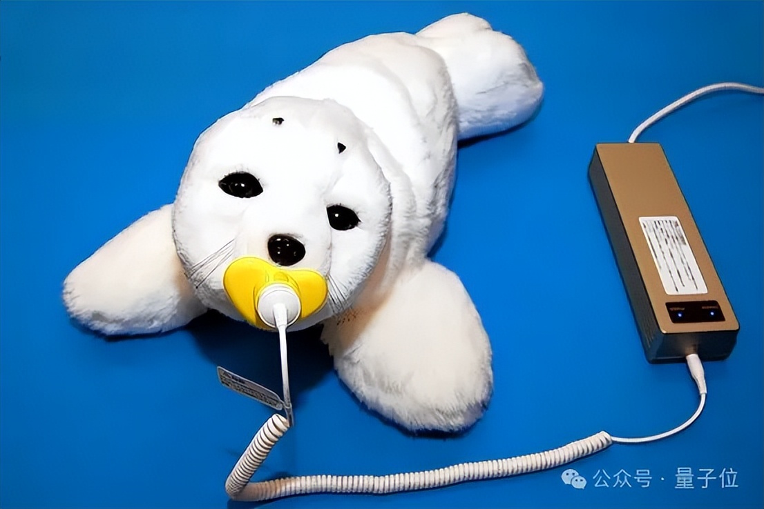 好抽象，韩国给独居老人发AI玩偶，24h陪伴+健康监测