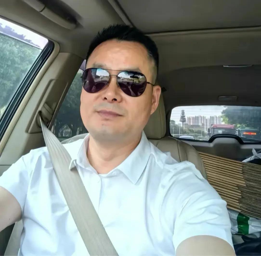 如果你已经过了40岁，该为自己考虑一下了。

1、如果不是太缺钱，就不要出去低三