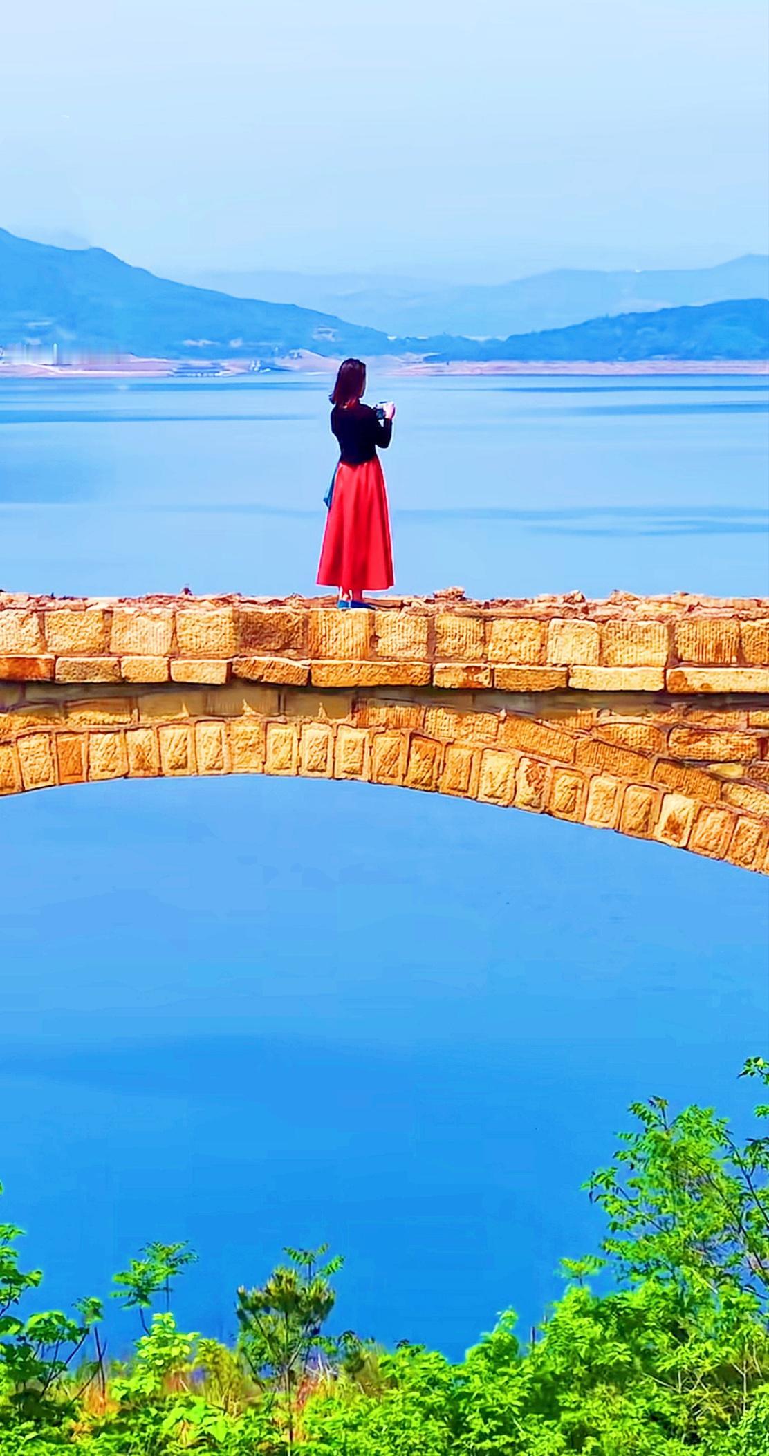 男人失意落魄时，妻子大多会漠然离去

当一个男人从春风得意的巅峰骤然跌入失意落魄