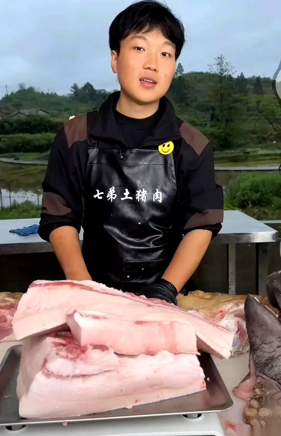 “老大不做，就得当单身汉。”
这话，是孙攀的亲爹，对着镜头说的。镜头另一边，21