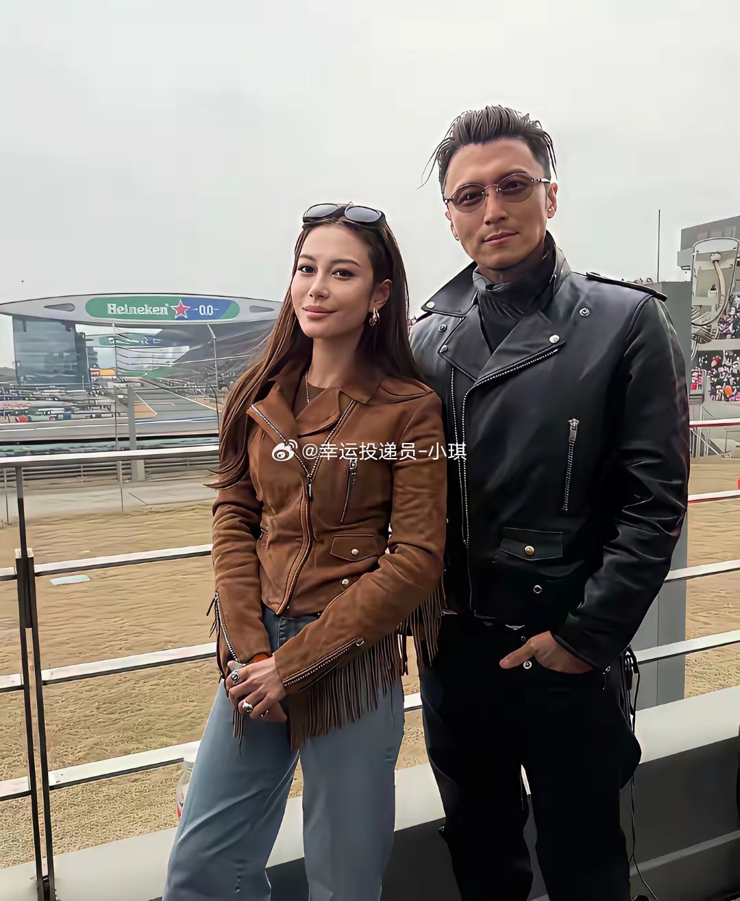 谢霆锋我认识，旁边女生是谁？非常有气质 