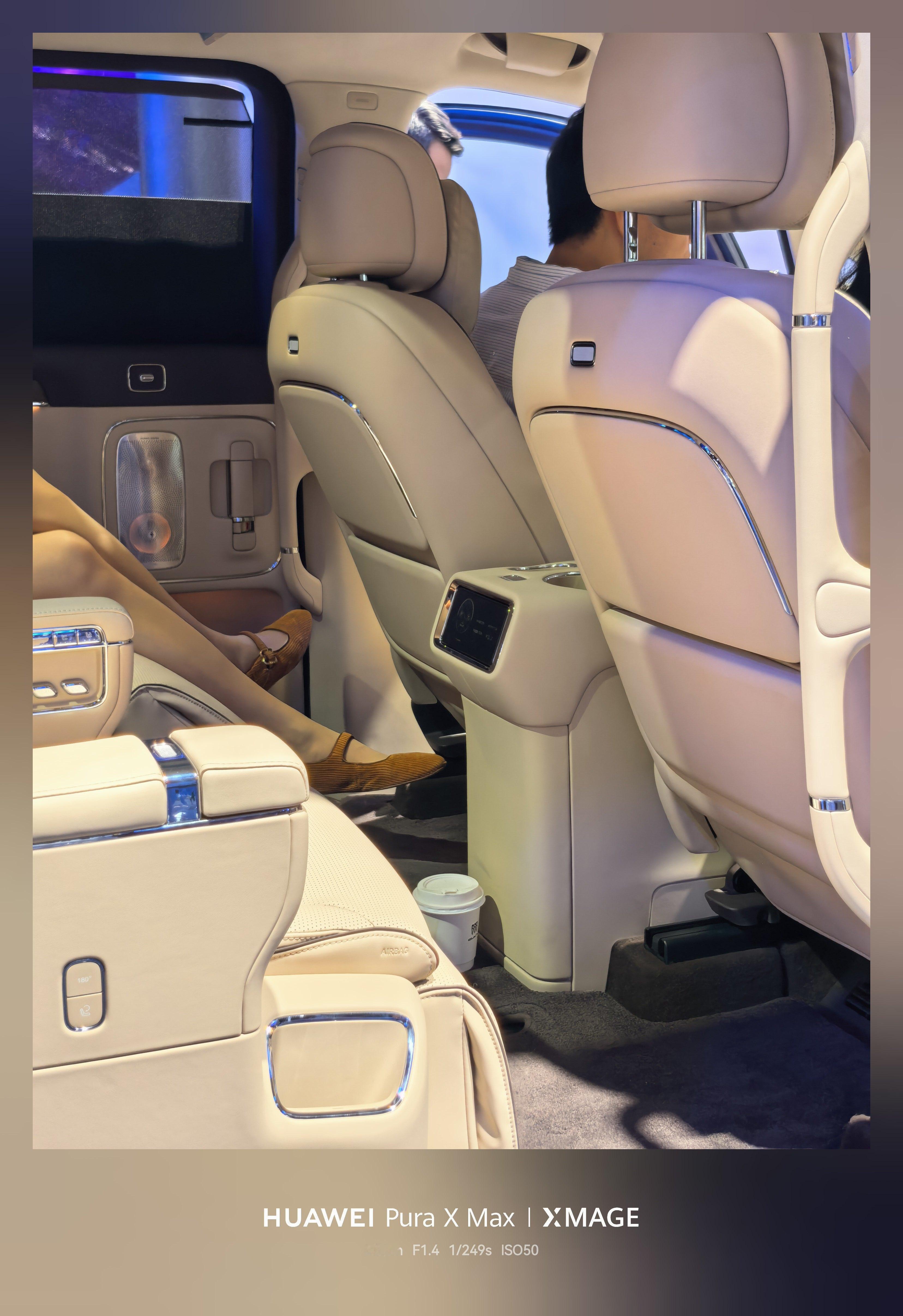 2026北京车展鸿蒙智行这次拿出的智界V9，确实让传统MPV赛道有点坐不住了。很