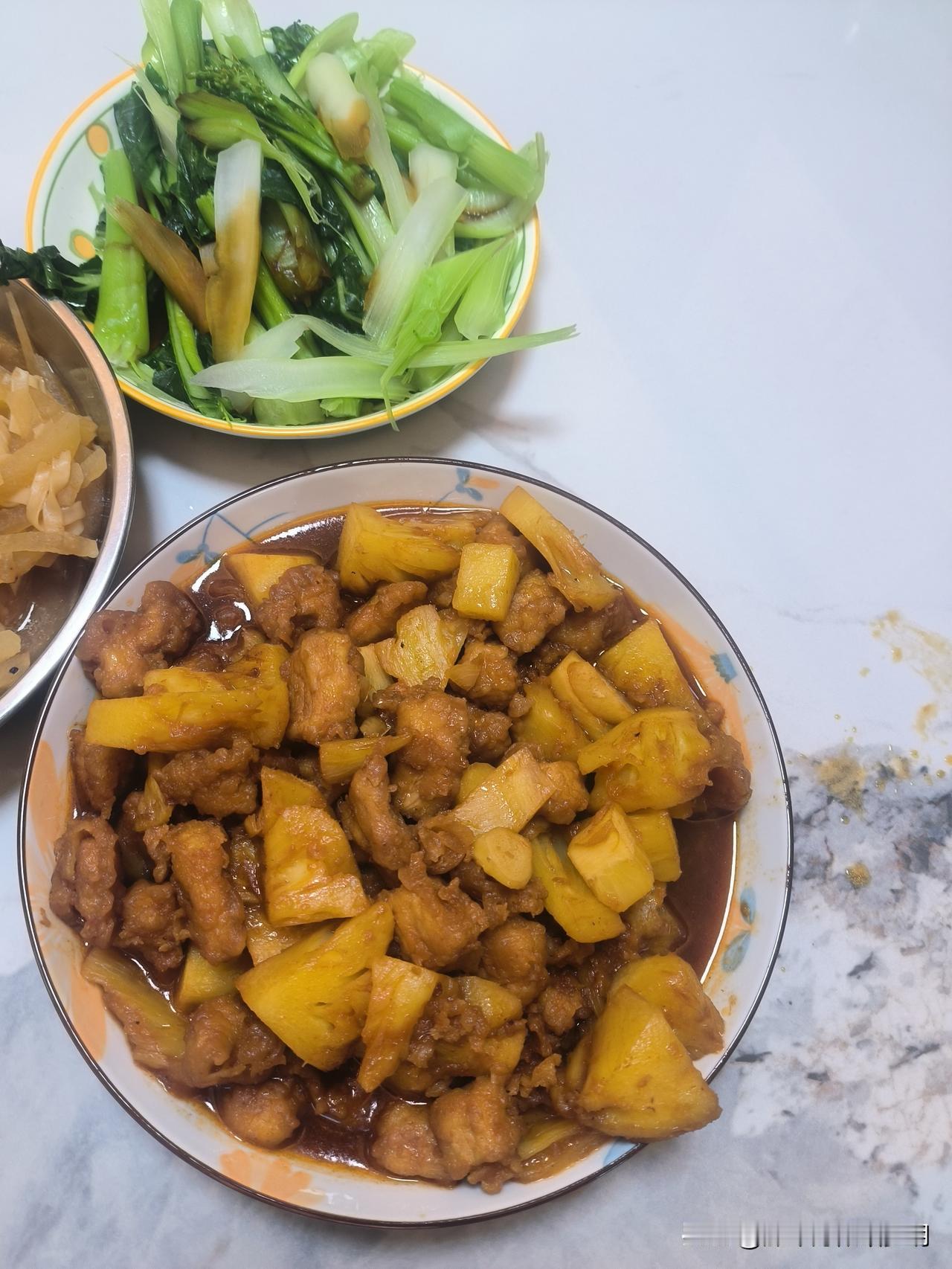 女儿的喜欢，把我逼成大师。

昨天，是开学的第一天。

妈妈又要加班。

没办法