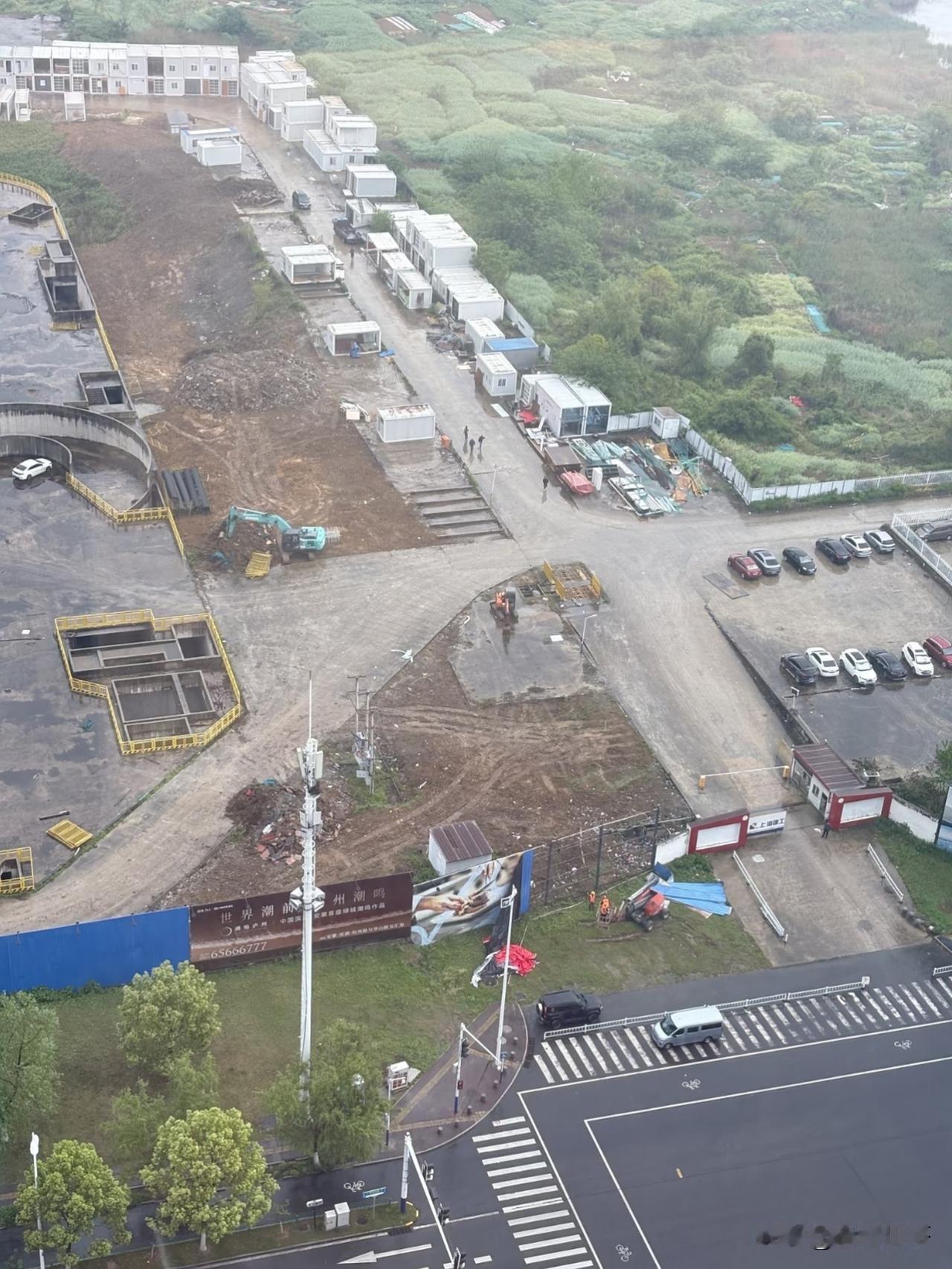 滨湖万象汇是真的要开工建设了，感觉在做大门了～